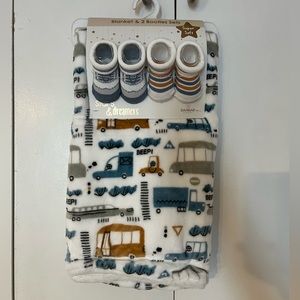 Newborn/baby Blanket and socks set